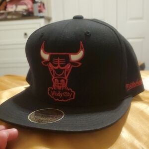VINTAGE Mitchell & Ness Black and Red Bulls Snapback Hat